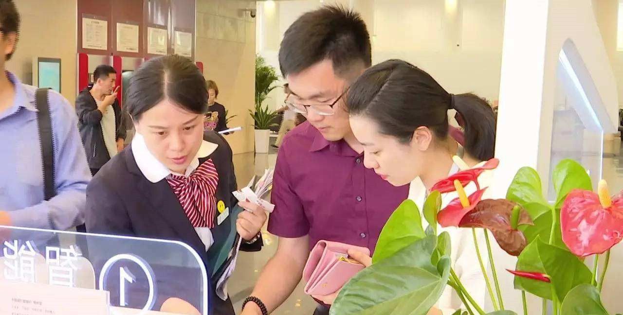 不建议大家一发工资就“转走”，为什么？银行职员说出背后缘由