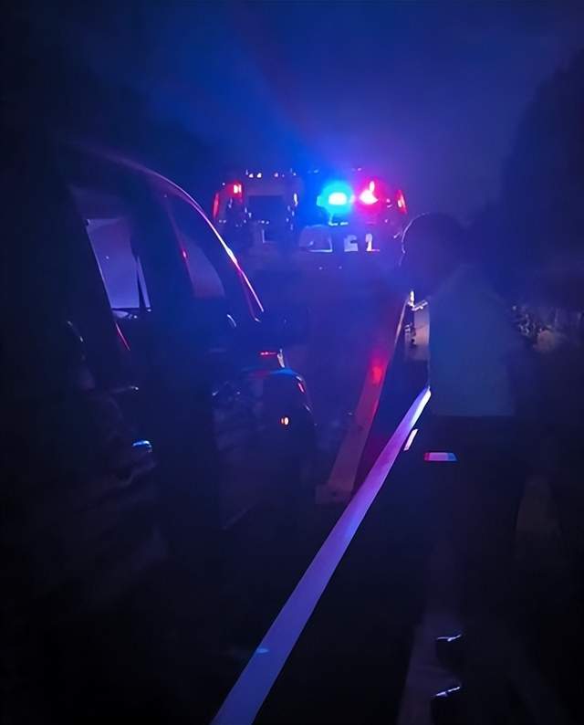 浙江交通集团绍兴中心天台驻地 连夜应急救援爆胎车辆守护平安(图4) 浙江交通集团绍兴中心天台驻地 连夜应急救援爆胎车辆守护平安(图4)