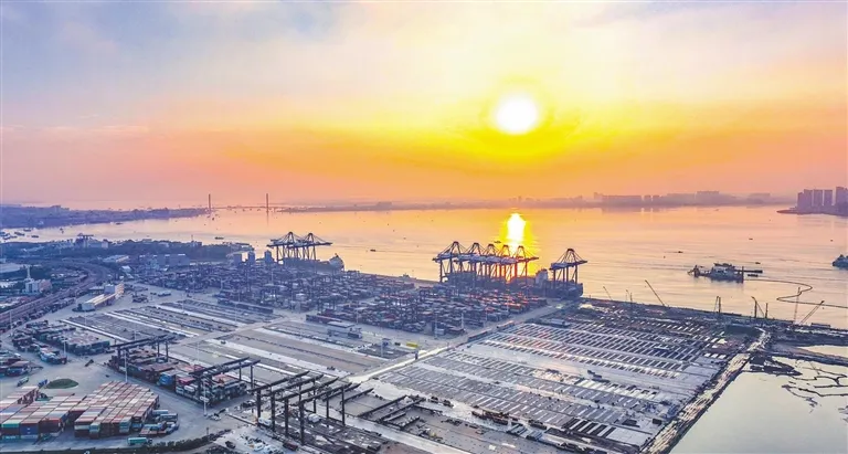 开拓全球市场，从“中国洋浦港”启航！