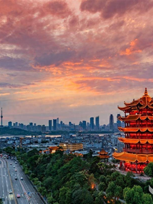 黄鹤楼现绝美晚霞景致