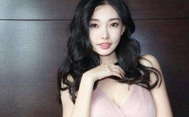 童菲逆袭记：从学院普通学子到巅峰女主，王晶给的机会改变一生！