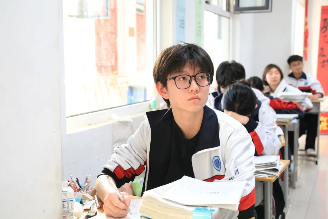 武邑宏达东方学子，永葆热爱，奔赴山海,绘人生最美的蓝图