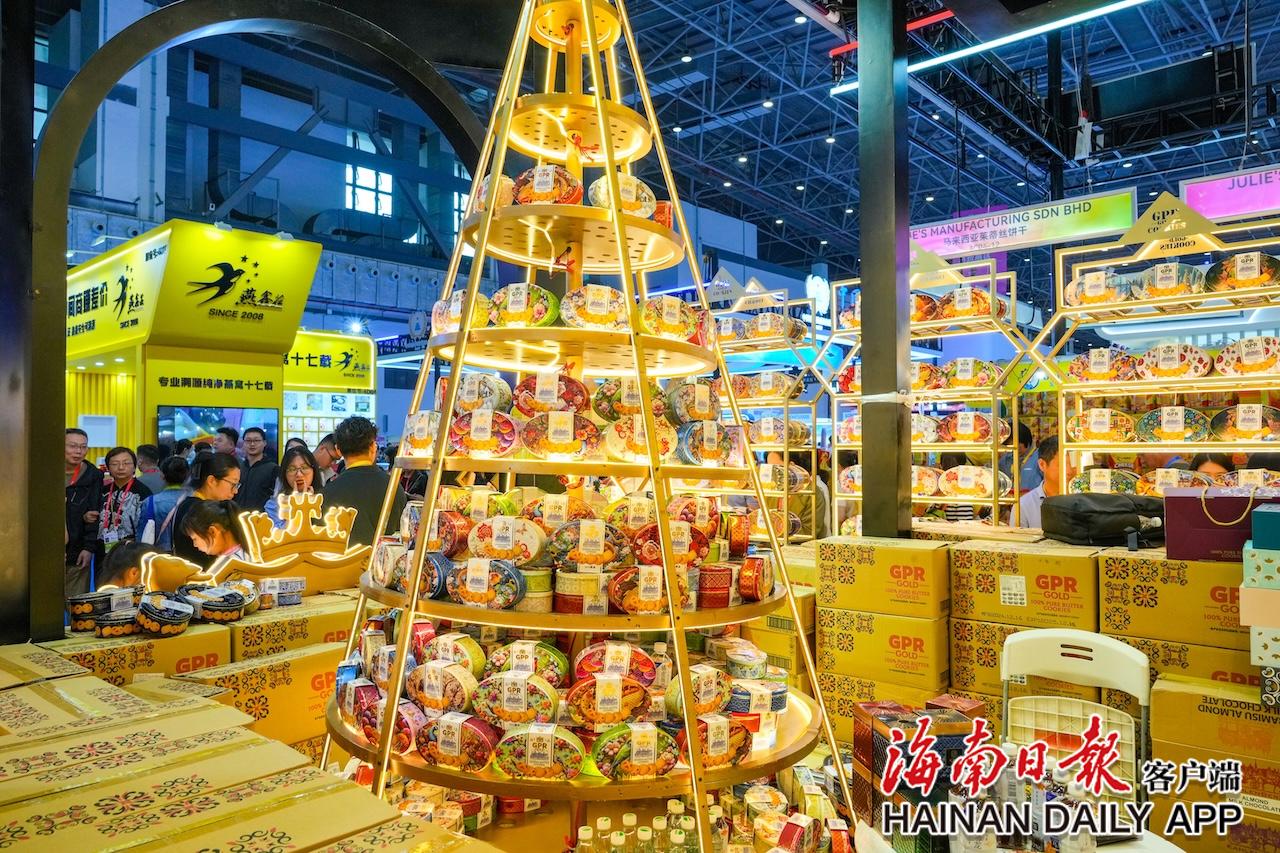 精品新品吸睛 科技元素满满——第五届消博会首日侧记