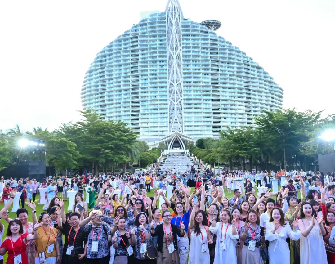 海南迎来近年规模最大入境旅游团，千名国际游客畅享海岛风情