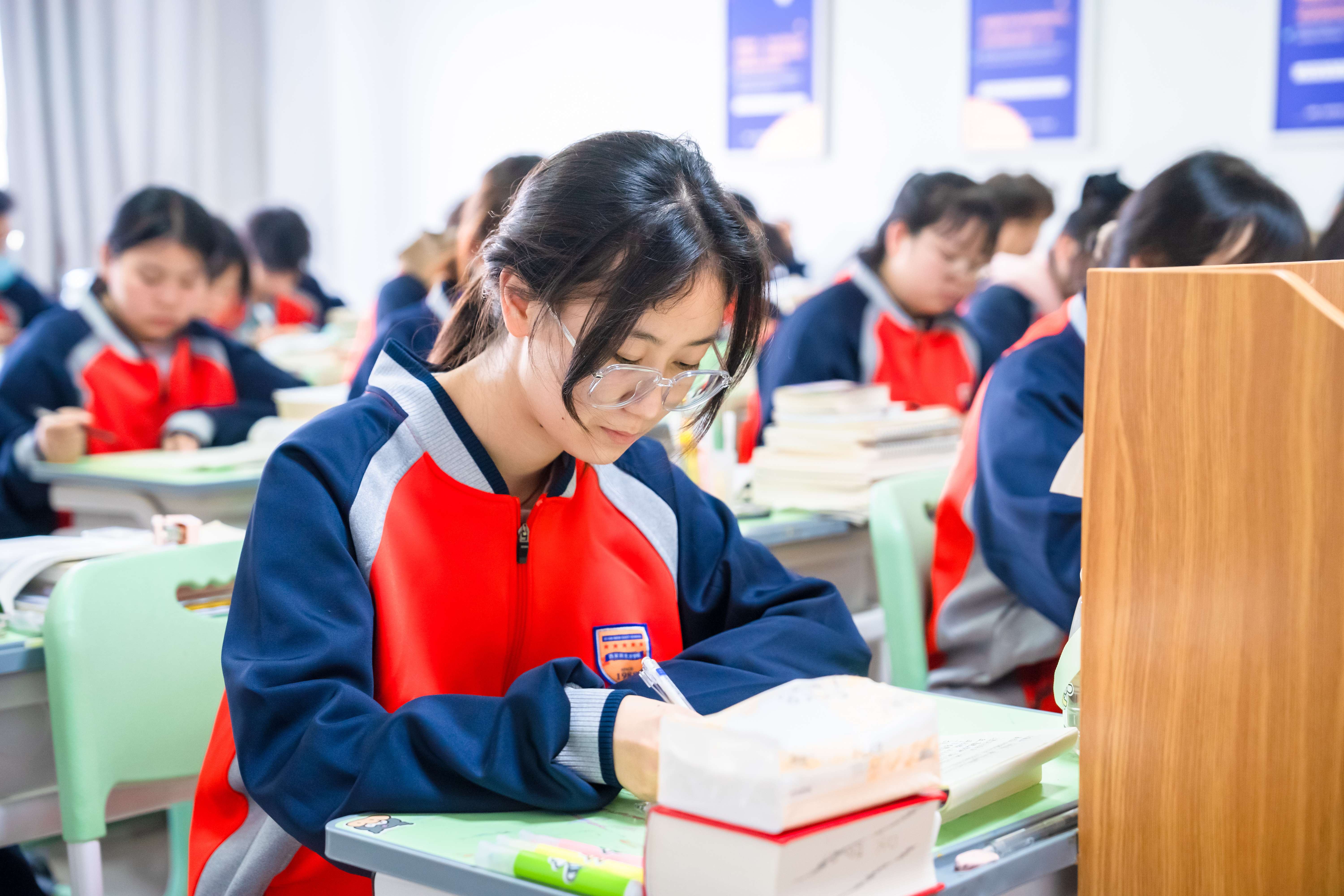 不负韶华，逆风绽放