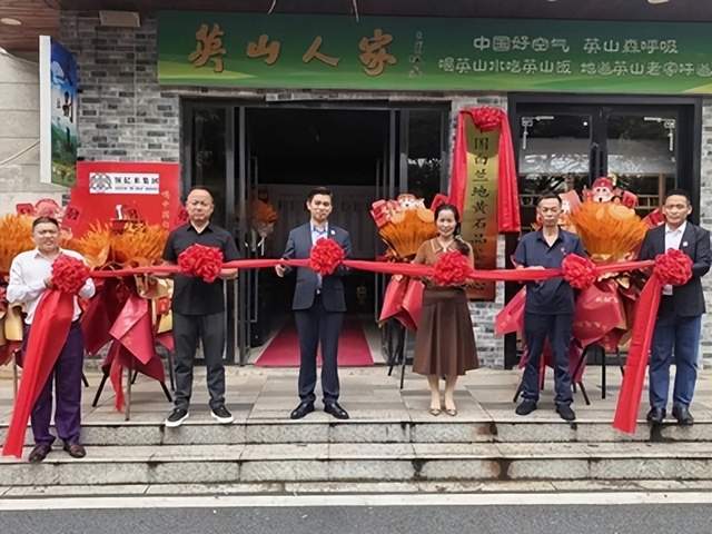 中国白兰地黄石运营中心采购殷祖印子粑一千万斤签约，助力乡村振兴