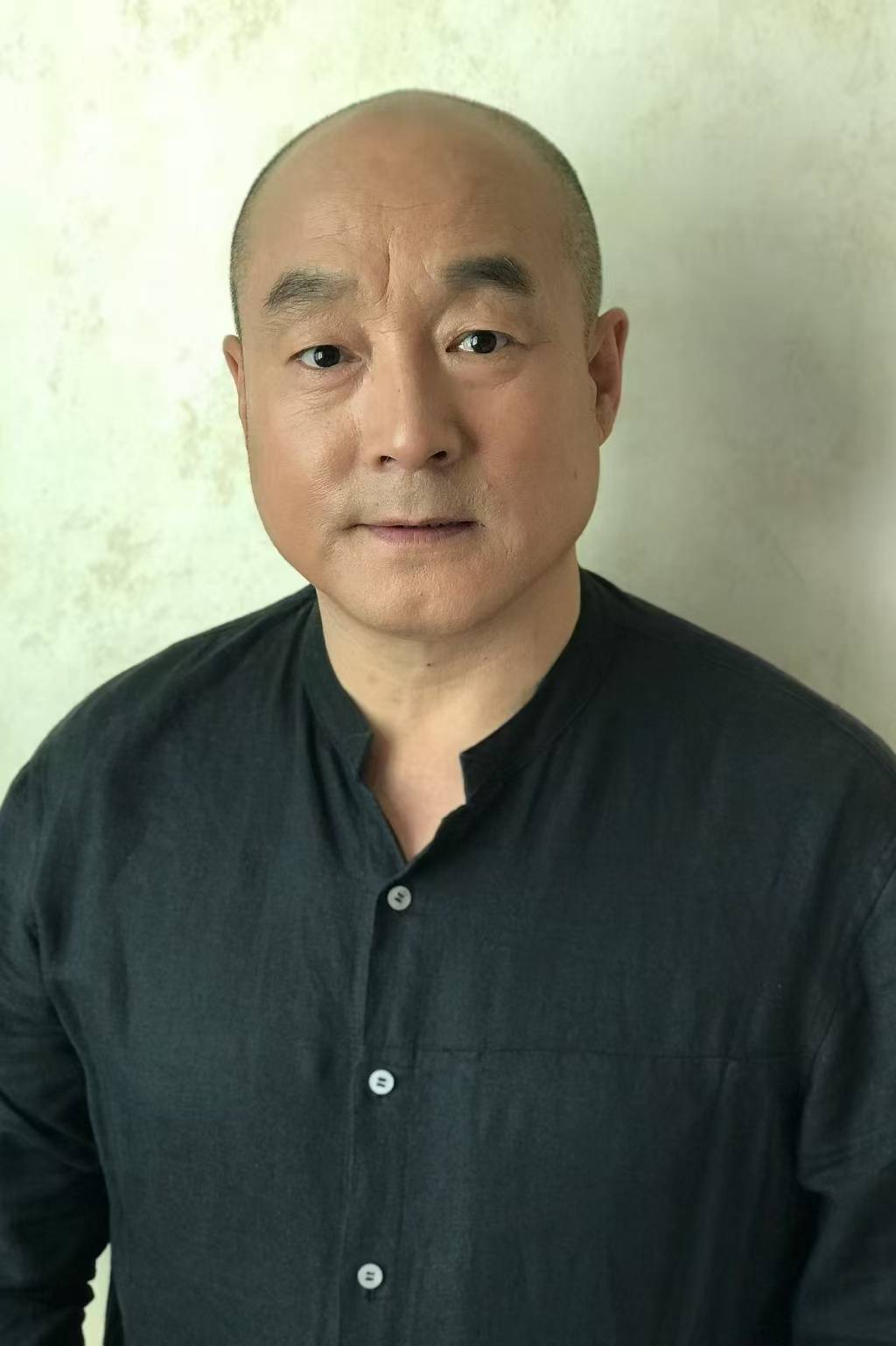 笔墨双栖绘春秋，德艺双馨写华章——记著名影视演员、国家一级美术师国文学