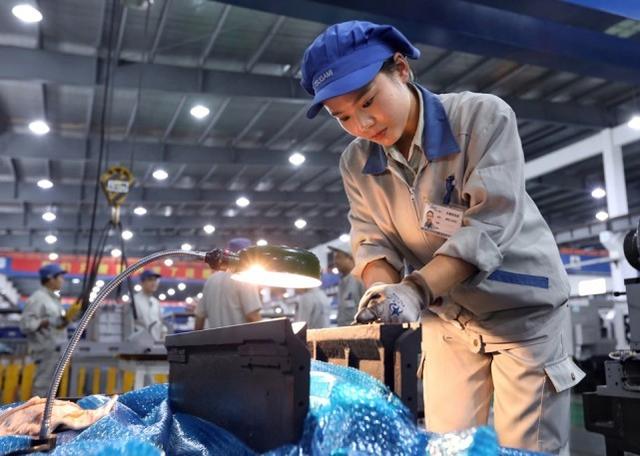 中国有14亿人，工厂却陷入了“用工荒”，打工人都去哪了？