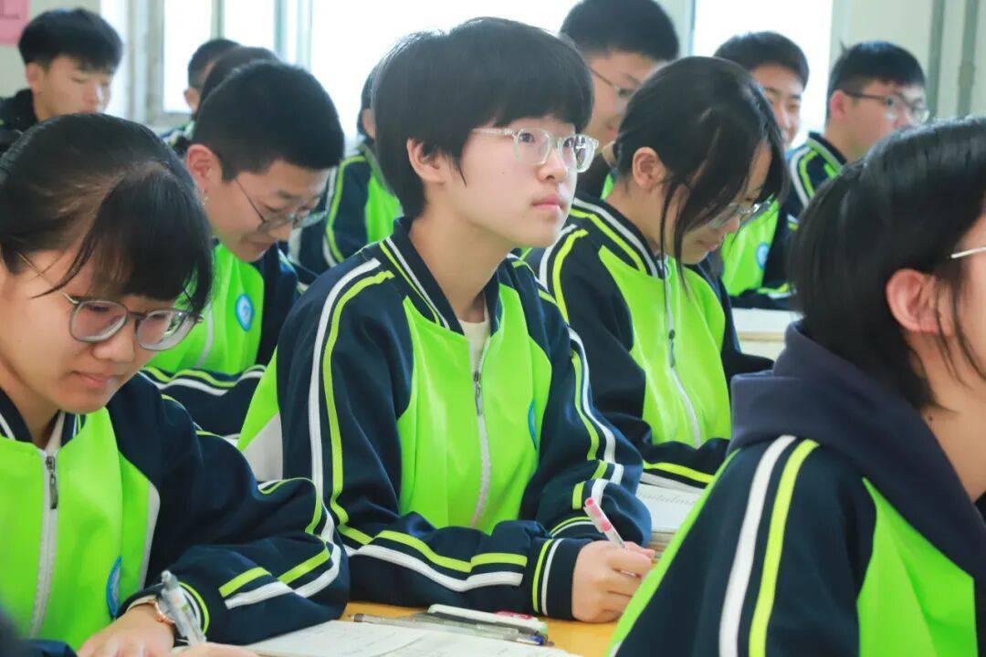 武邑宏达实验学子心向远方，步履不停，奔赴心中山海
