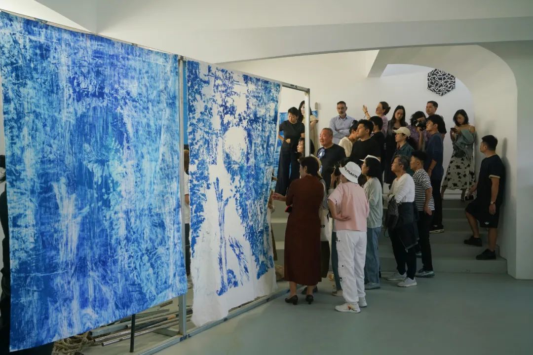 听说来陵水的青年都喜欢去逛艺术展