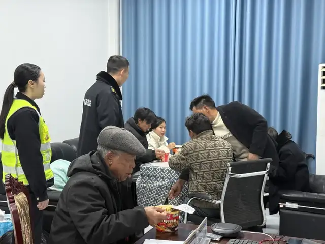 坚守岗位护团圆 温情执法暖归途——记交通执法人春节守护故事