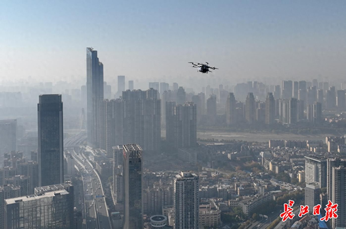 武汉首条血液运输低空航线启航