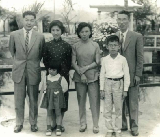 “皮革大王”田家炳：身价比肩李嘉诚，却生生把自己捐成穷人