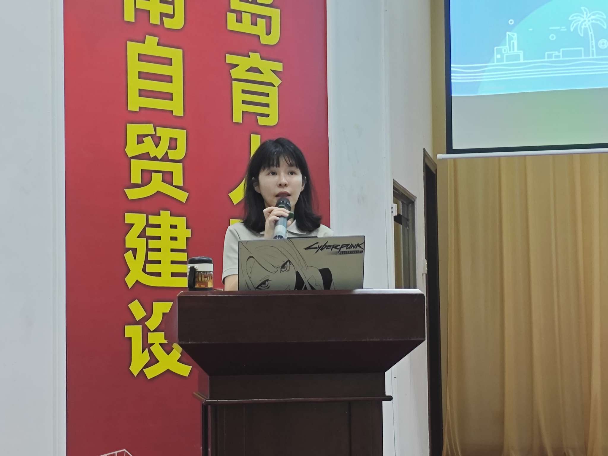海南省“防范青少年药物滥用”全民禁毒宣传月进校园活动在海南职业技术学院成功举办