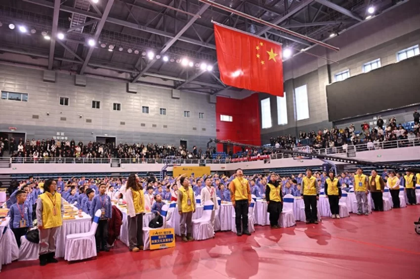 千年珠算邂逅大国重器——第二届"大位杯"青少年非遗美育实践活动在哈尔滨圆满收官(图1) 千年珠算邂逅大国重器——第二届"大位杯"青少年非遗美育实践活动在哈尔滨圆满收官(图1)