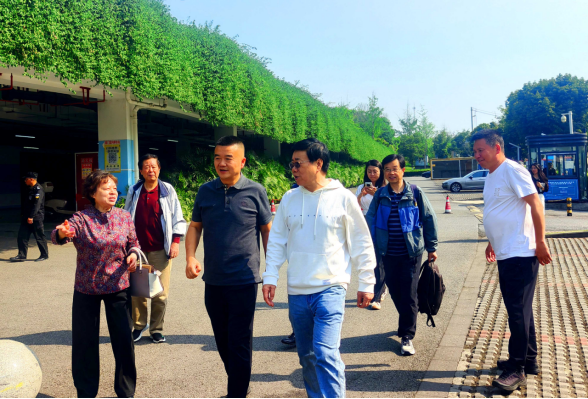 成都金牛区关工委赴凤凰山街道调研无人机科技和国防教育新阵地