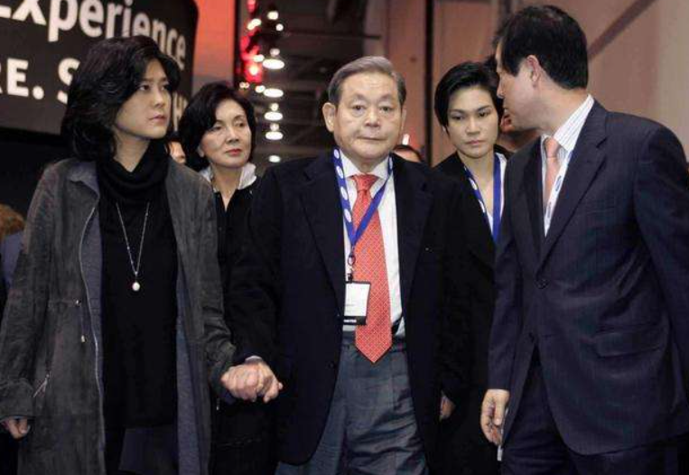 三星公主下嫁保镖，婚后丈夫本性暴露，离婚时索要71亿“分手费”