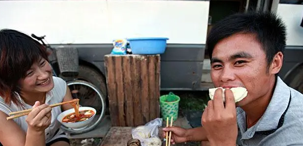 夫妻两人，一年工作下来存10万，在我国属于啥水平？