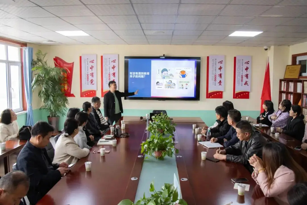 家校同心·赋能成长：走进衡水十三中校园的心理健康“家”油站