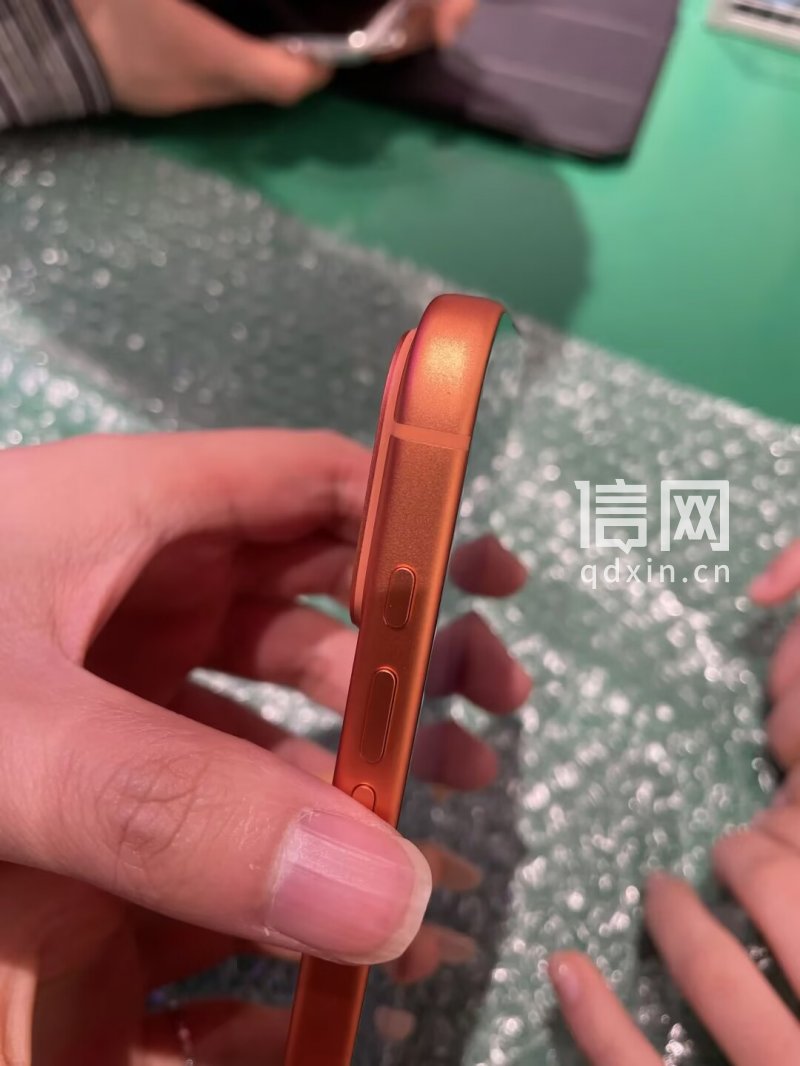 8499元买的iPhone手机有瑕疵却退不了 商家：开机就是激活使用
