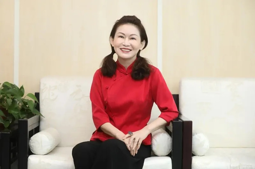 赵燕已取代陈丽华，成为北京女首富，没有背景的她是如何创业的