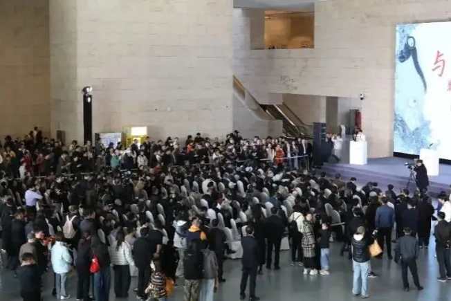 现场｜与物为春——刘万鸣艺术展在山东美术馆开幕