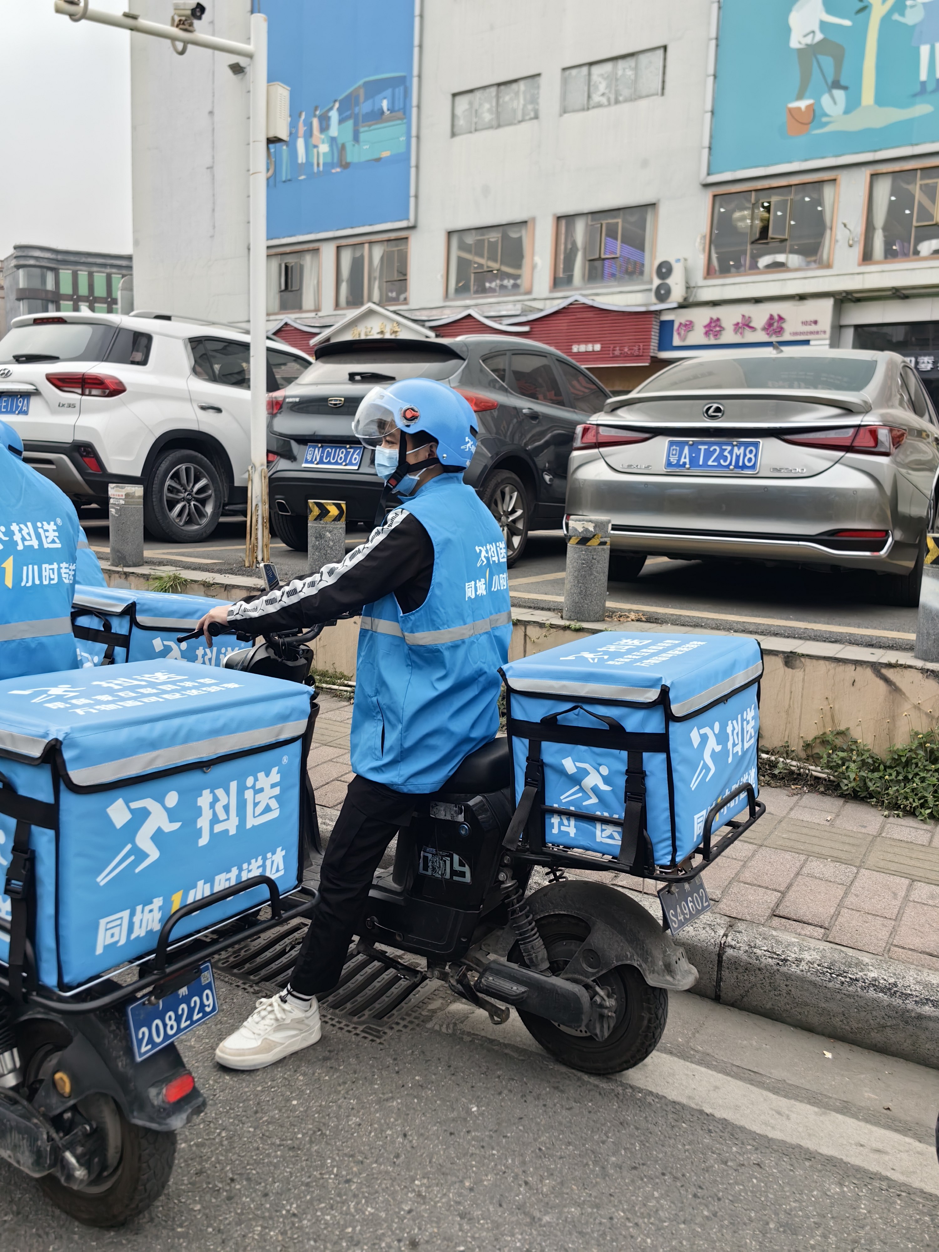 防灾减灾日看同城应急配送！抖送凭实力守护民生最后一公里