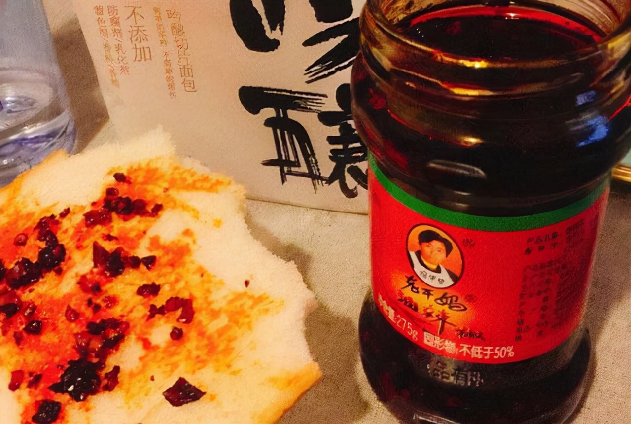 儿子更换原料，老干妈彻底“变味”？陶华碧出手救场，1年卖50亿