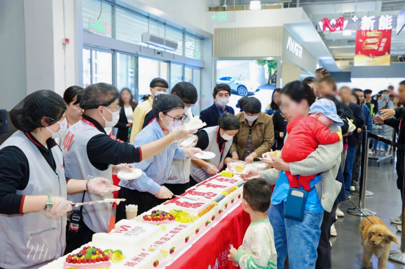 宠物也可一起逛超市！大润发M会员店两周年庆超50项友好服务升级