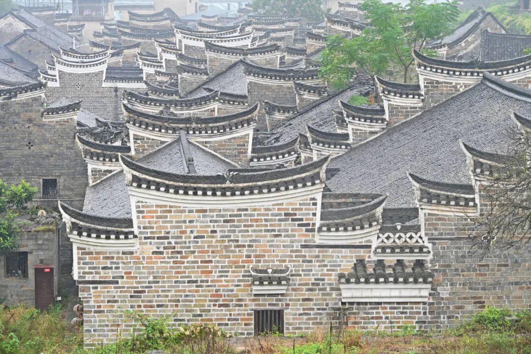 湘粤古道旁的坳上古村，没有门票也没有游客，只有青砖黛瓦马头墙