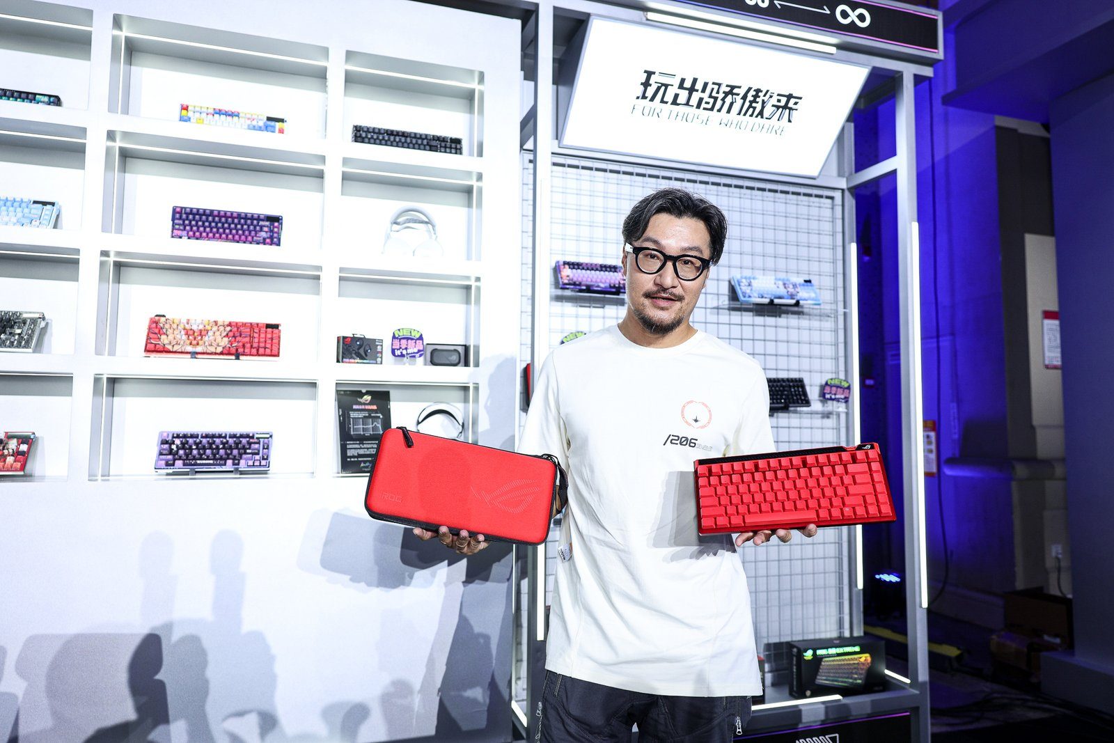 2026 ROG DAY&新品发布会圆满收官，ROG魔导士Ace 75 HE熔岩红键盘惊艳全场