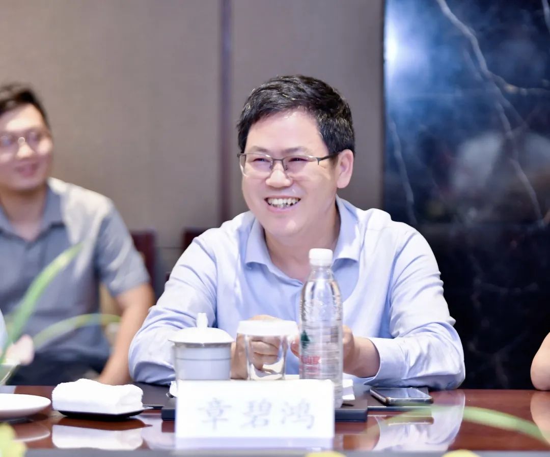 章碧鸿.jpg