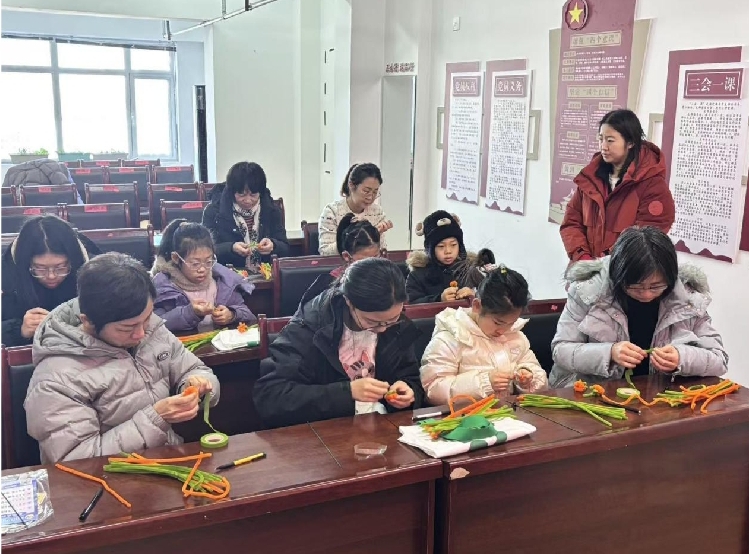 指尖生柿    童趣暖冬