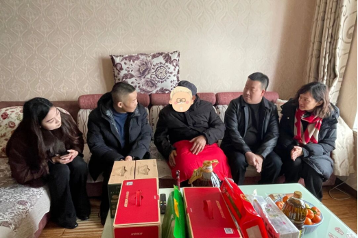 成都金牛卫健局天回社区卫生中心关工委开展情暖寒冬慰问