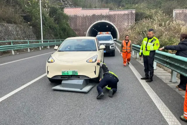 春运在即！高速公路这些危险驾车行为！请三思！