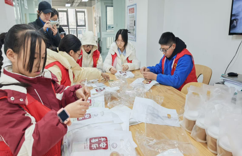成都赛云台社区青少年志愿者行动-为户外劳动者送温暖活动