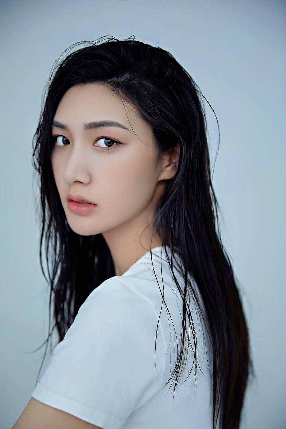 李嘉颐携手博纳家 共赴光影星辰