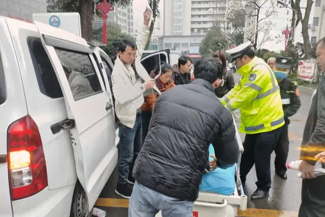 用 “小事” 织就平安网，汇川交警为民服务暖人心！