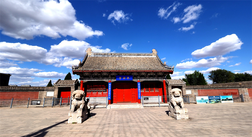 日出前的辽宁奉国寺【摄影黄风升】