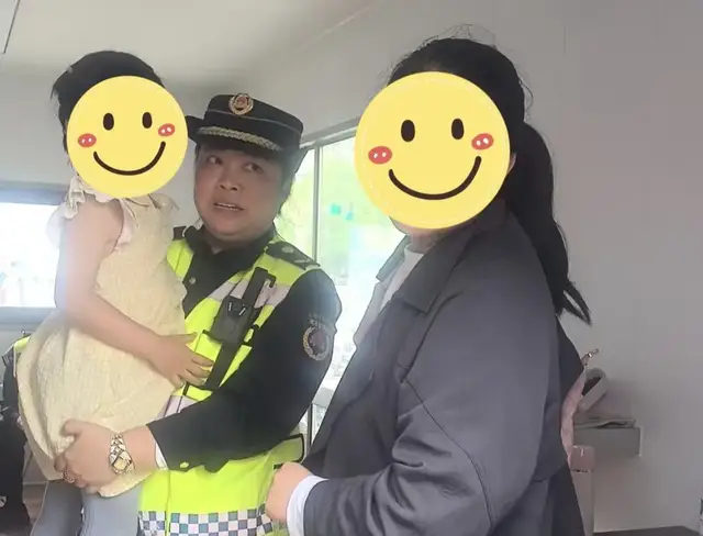 红花岗区综合行政执法局城管队员接连帮助两名走失儿童找到家人