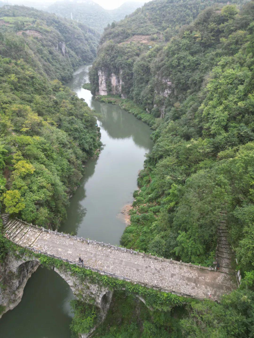 贵州古桥界的顶流，400年后坚固如初，却被称为豆腐桥！