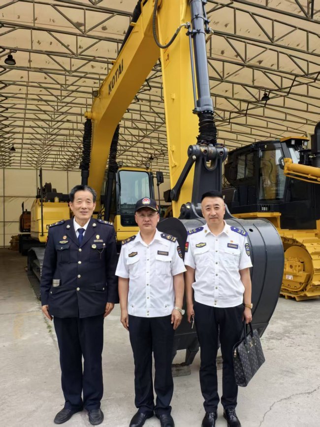 康海秀： 应急救援显身手  重型装备显神威