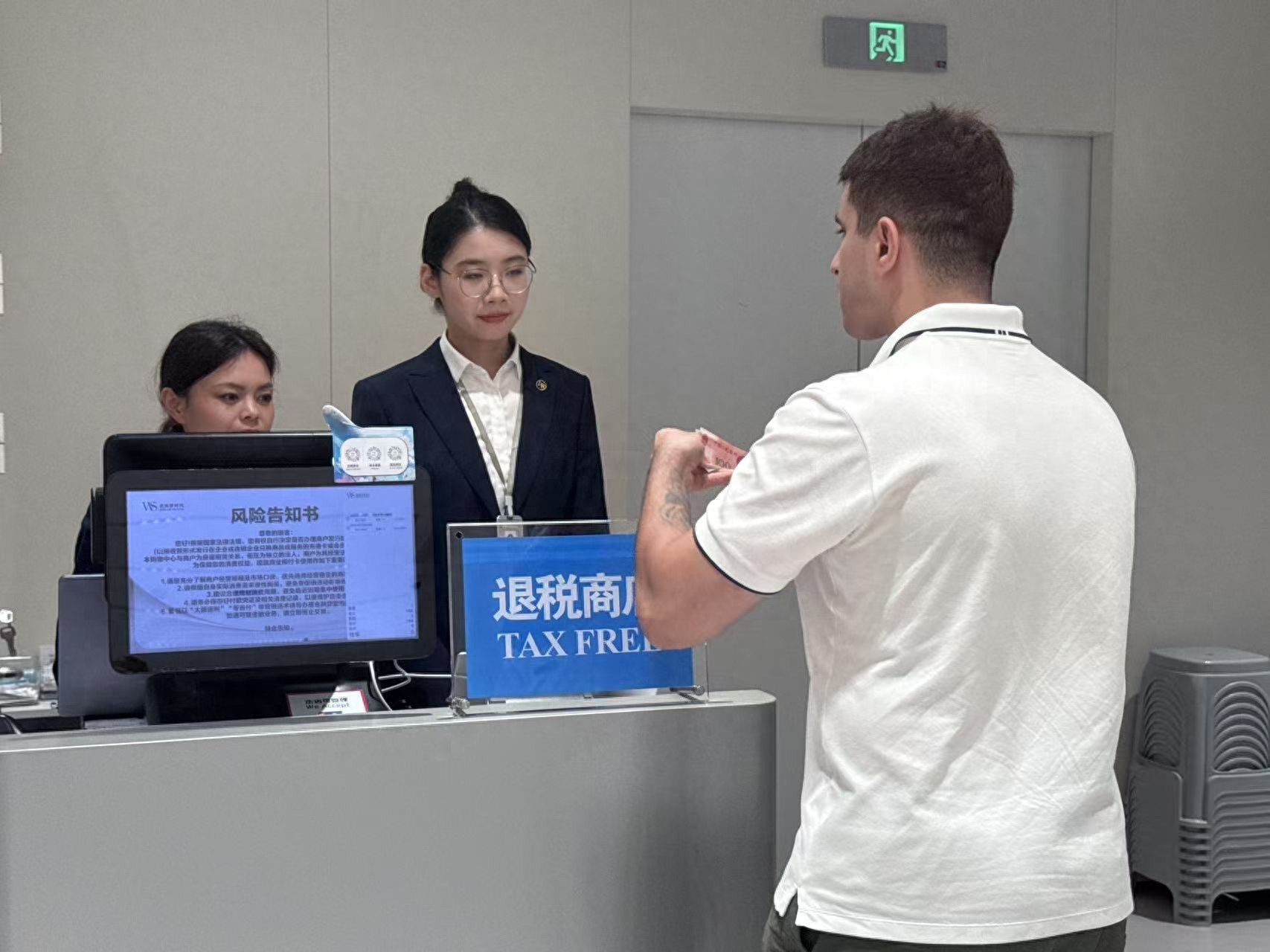 凌晨，这里开出湖北离境退税第一单！