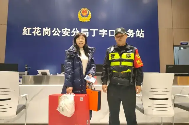 物品遗落网约车，民警倾力协助寻回