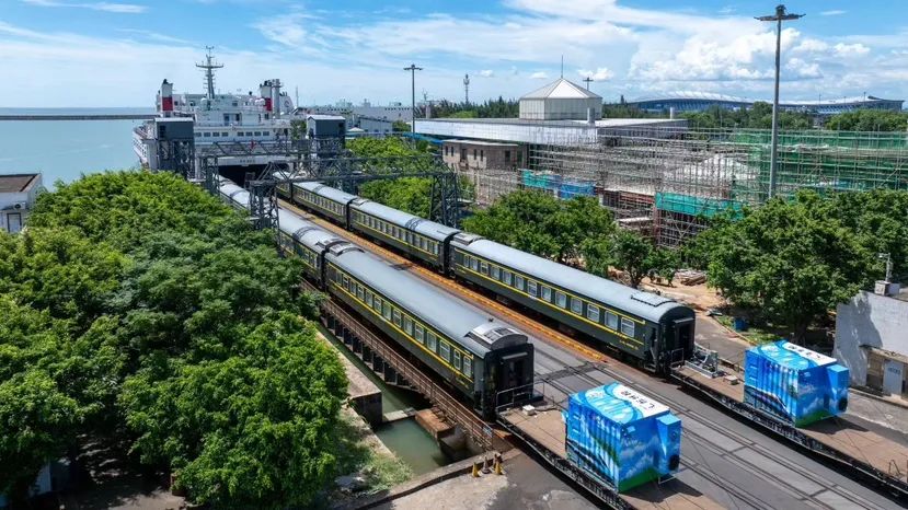 列车跨海，空调不断档！首批超级“充电宝”上线→