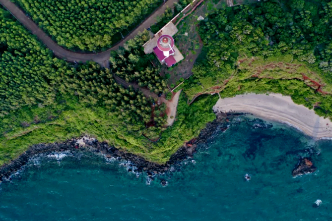 沿“儋耳代夫”穿行，尽览火山海岸磅礴画卷