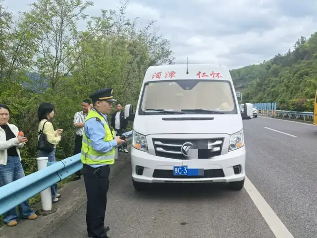 高速公路上一场生命至上的应急接力