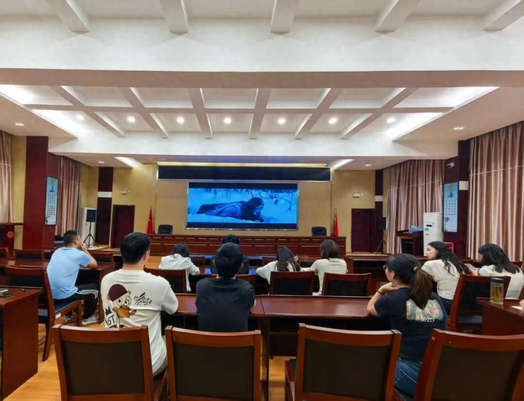 赤水市检察院组织开展青年干警红色观影活动