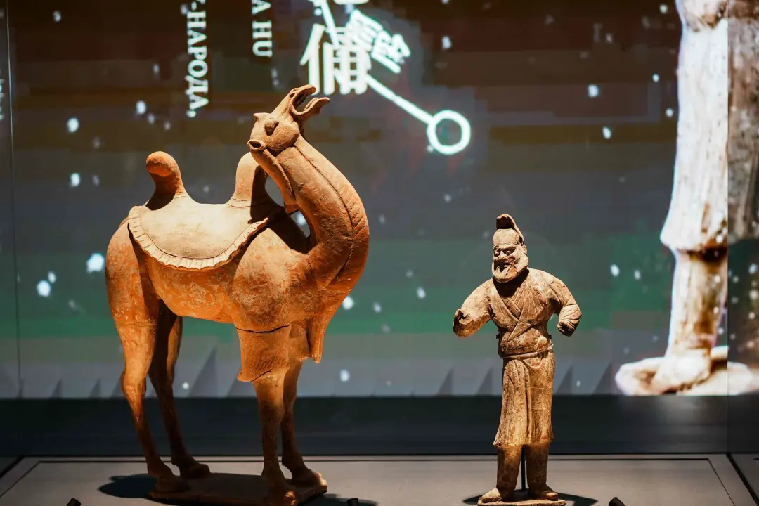 △西部机场博物馆展出的古代陶俑。(摄影/周季)