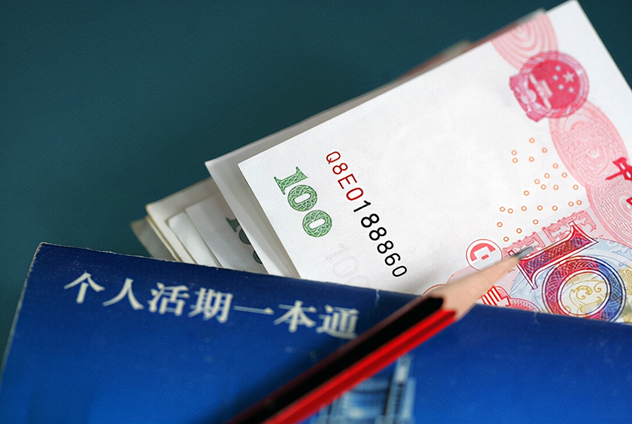 住户存款超100万亿,三口之家的存款能超20万?你家“达标”了吗